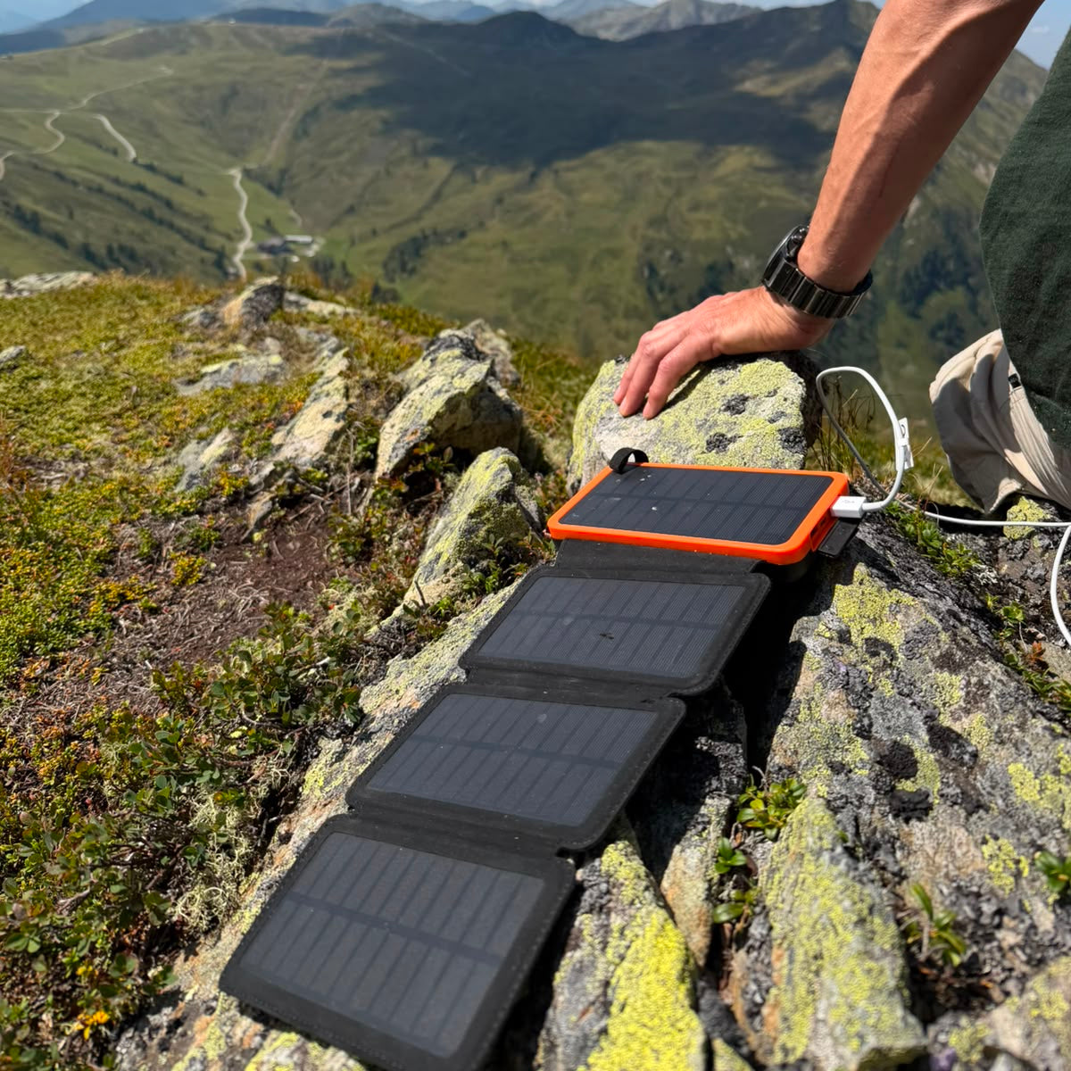 Nordic Gear™ Powerbank Pro med solceller