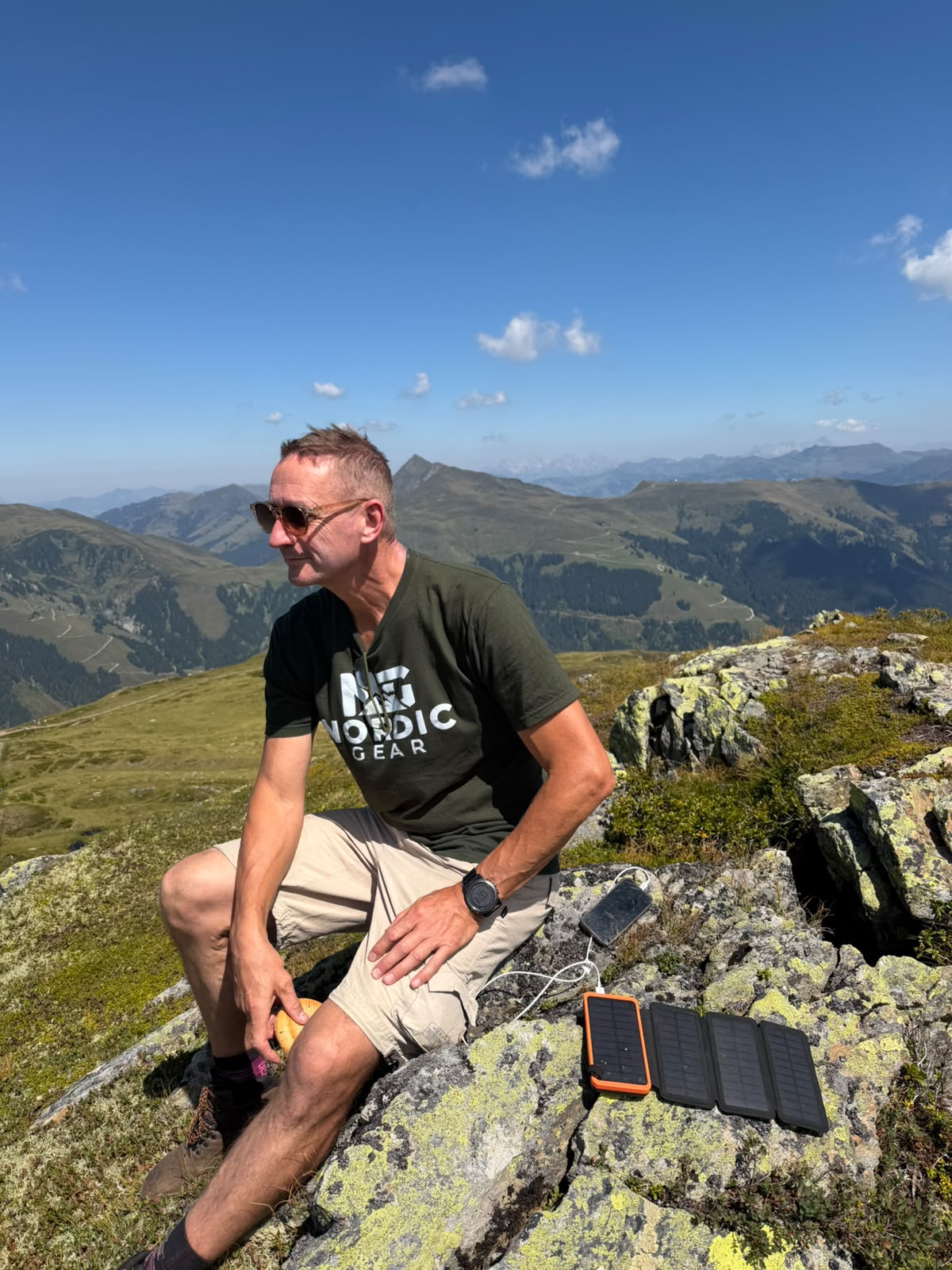 Nordic Gear™ Powerbank Pro med solceller