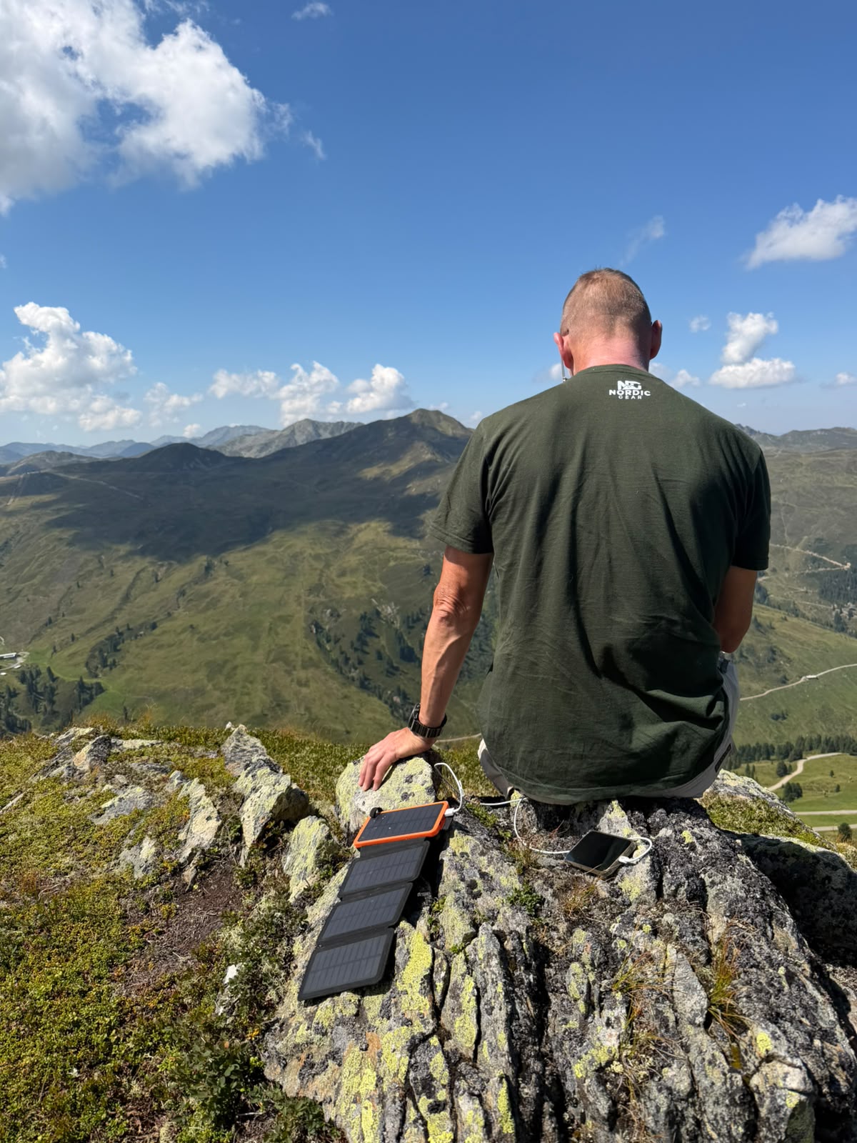 Nordic Gear™ Powerbank Pro med solceller