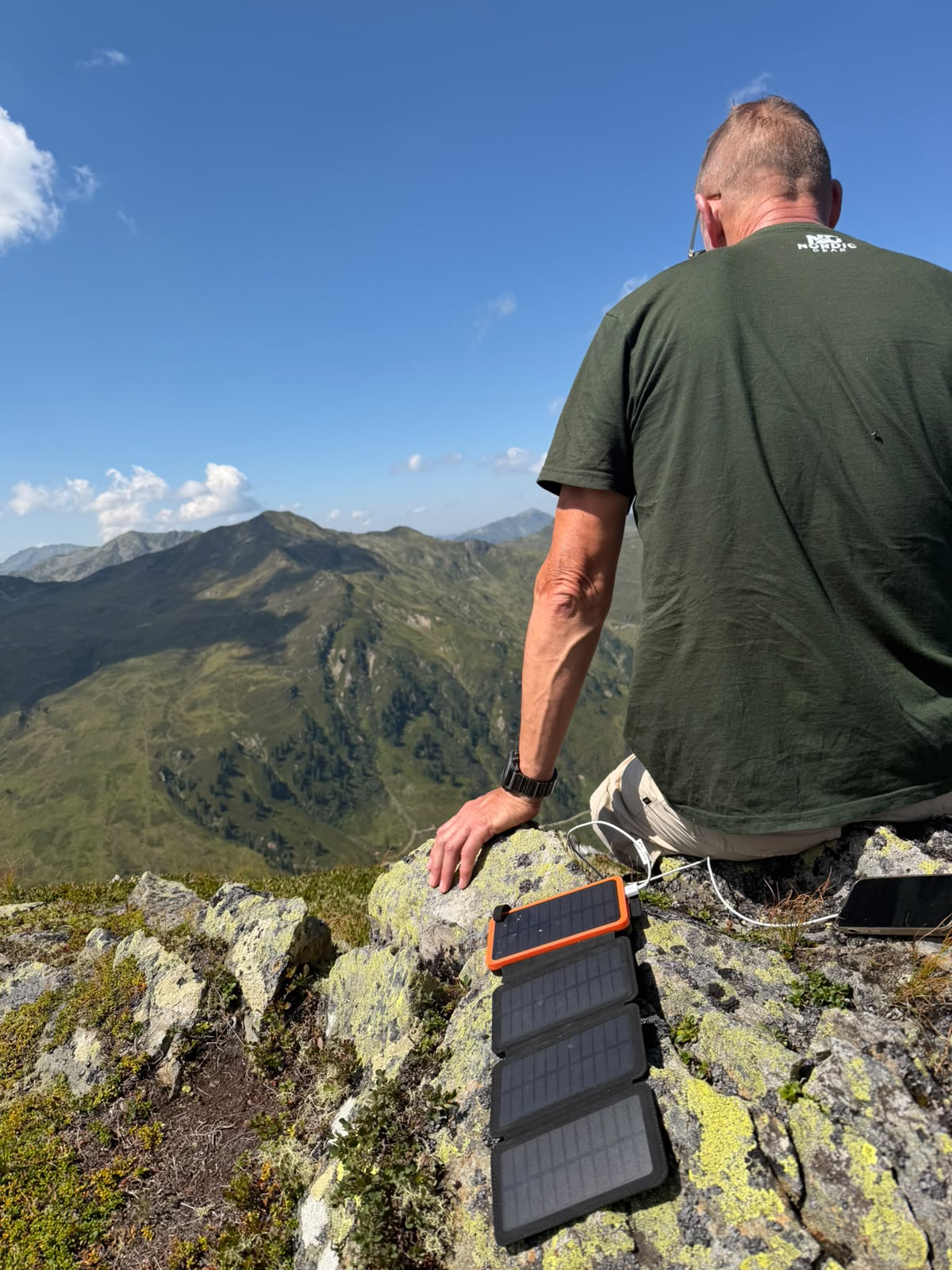 Nordic Gear™ Powerbank Pro med solceller